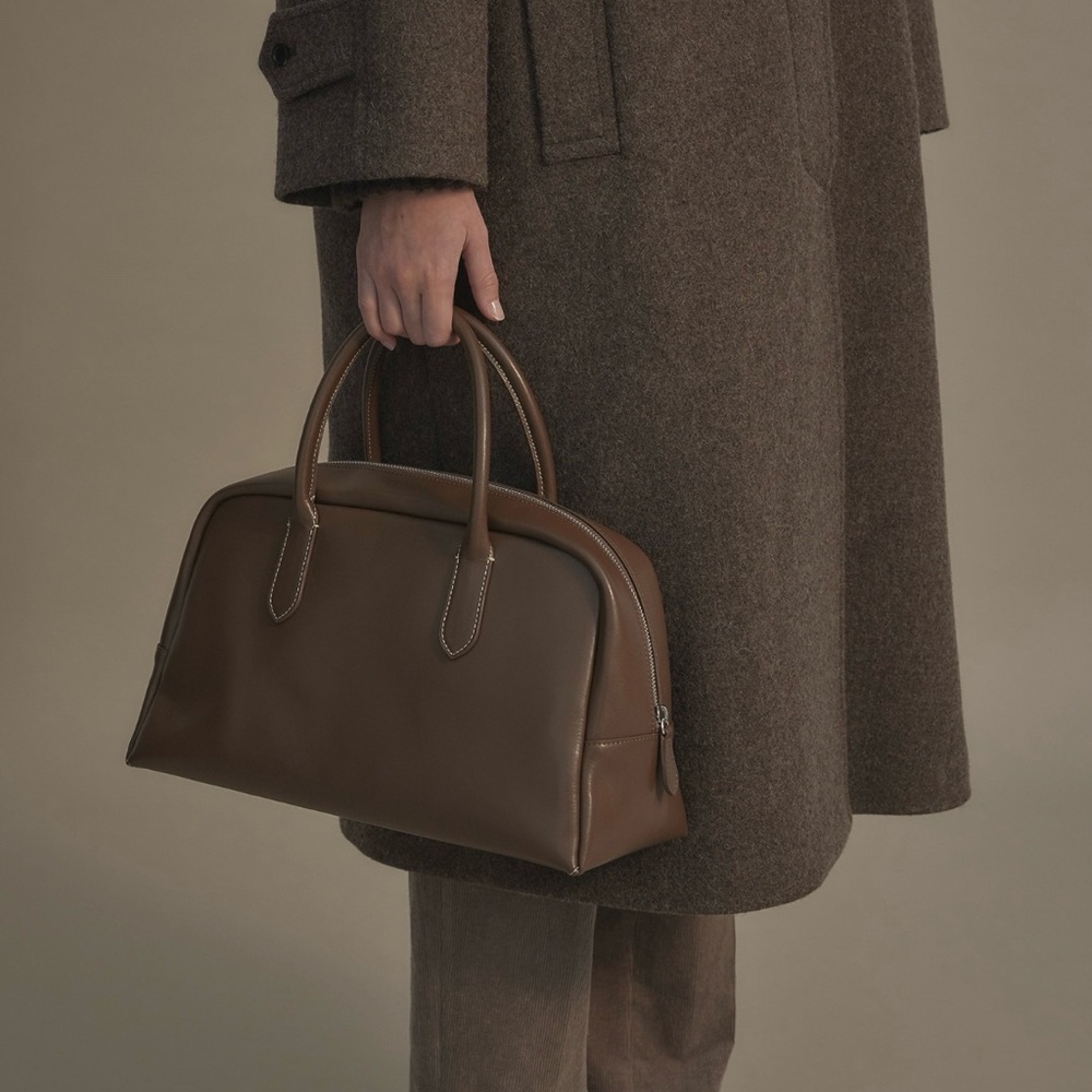 Nothing written brown golf bag